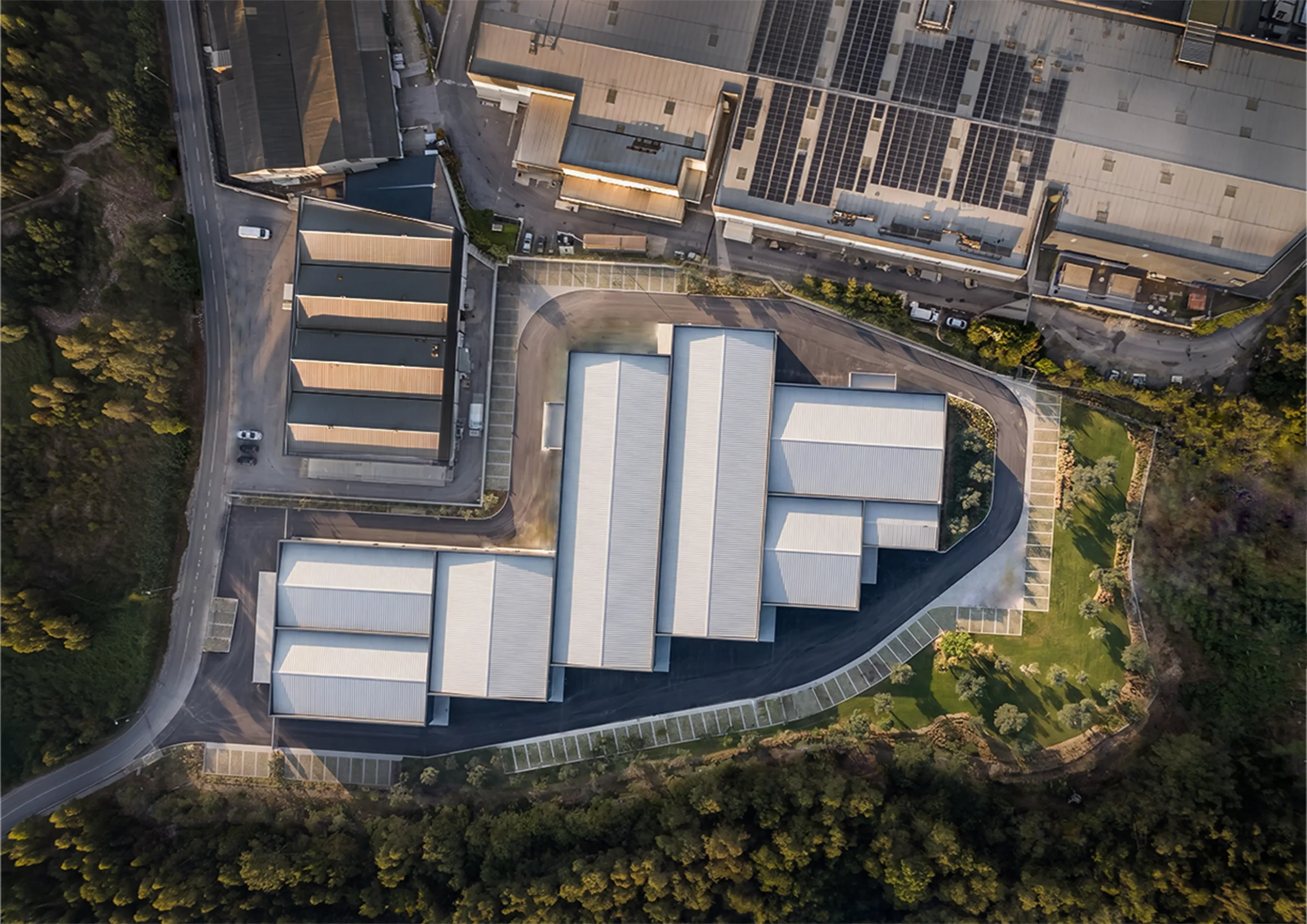 Vista aérea do Paredes Business Park e dos seus nove módulos empresariais